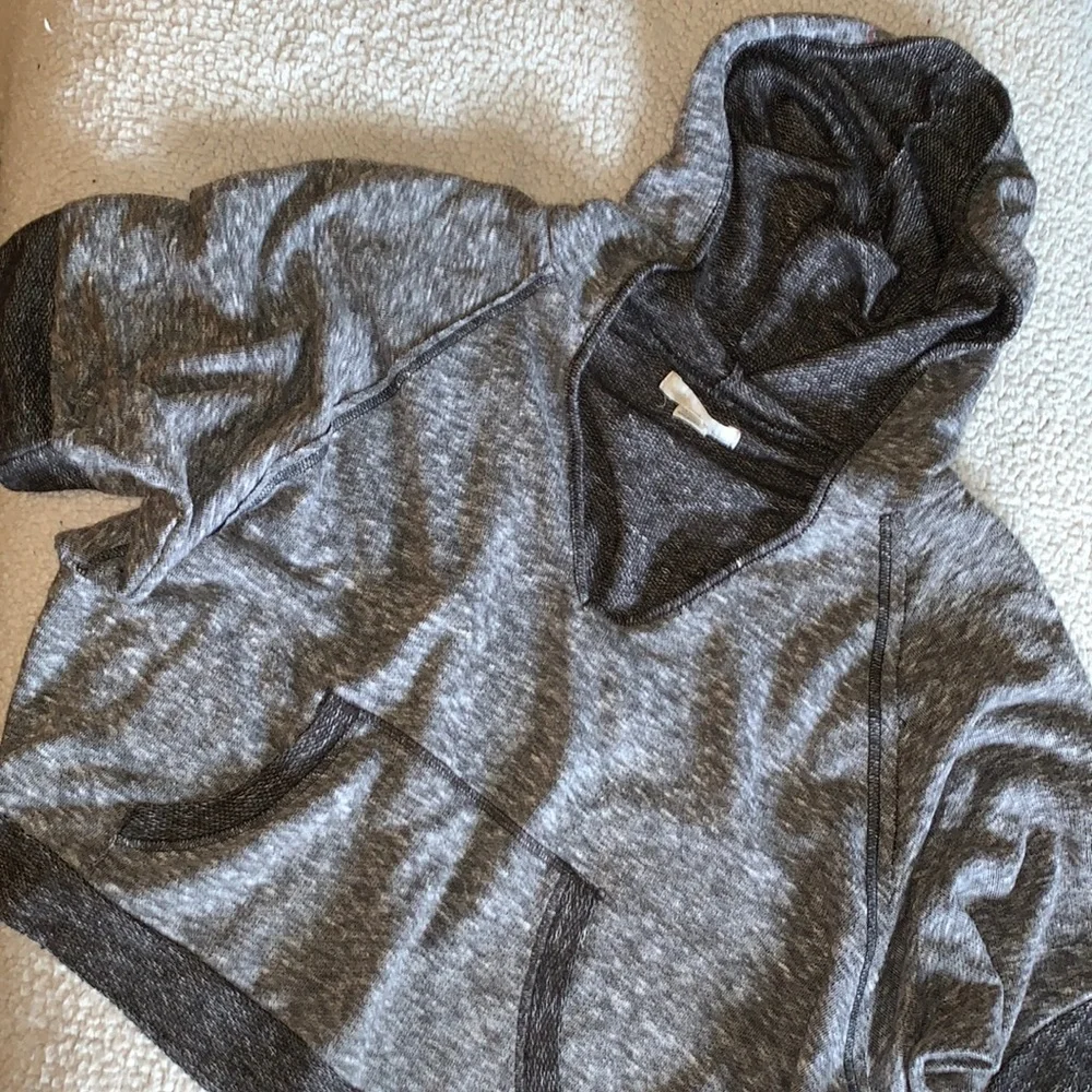 Derek Heart Black Gray Marled Cropped Hoodie — Large - Picture 1 of 7